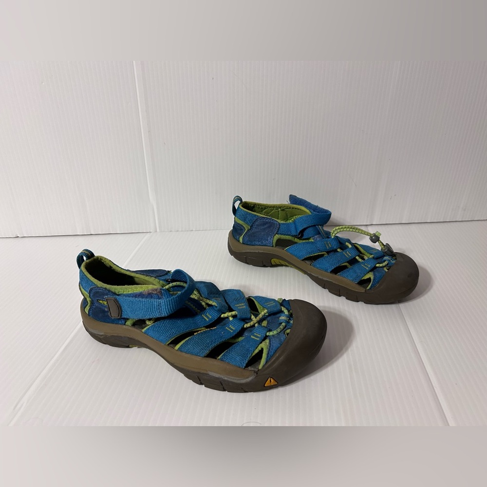 KEEN fishermen kids sandals shoe size 4